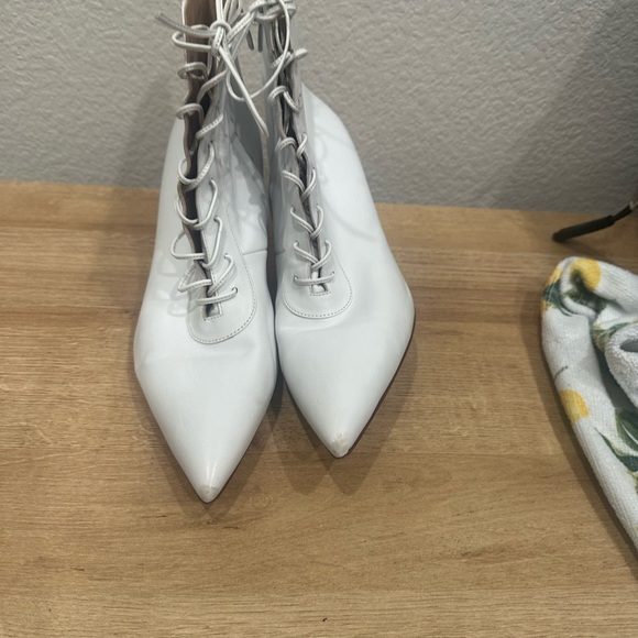 Gianvito Rossi Lace Up White Bootie - Picture 4 of 4